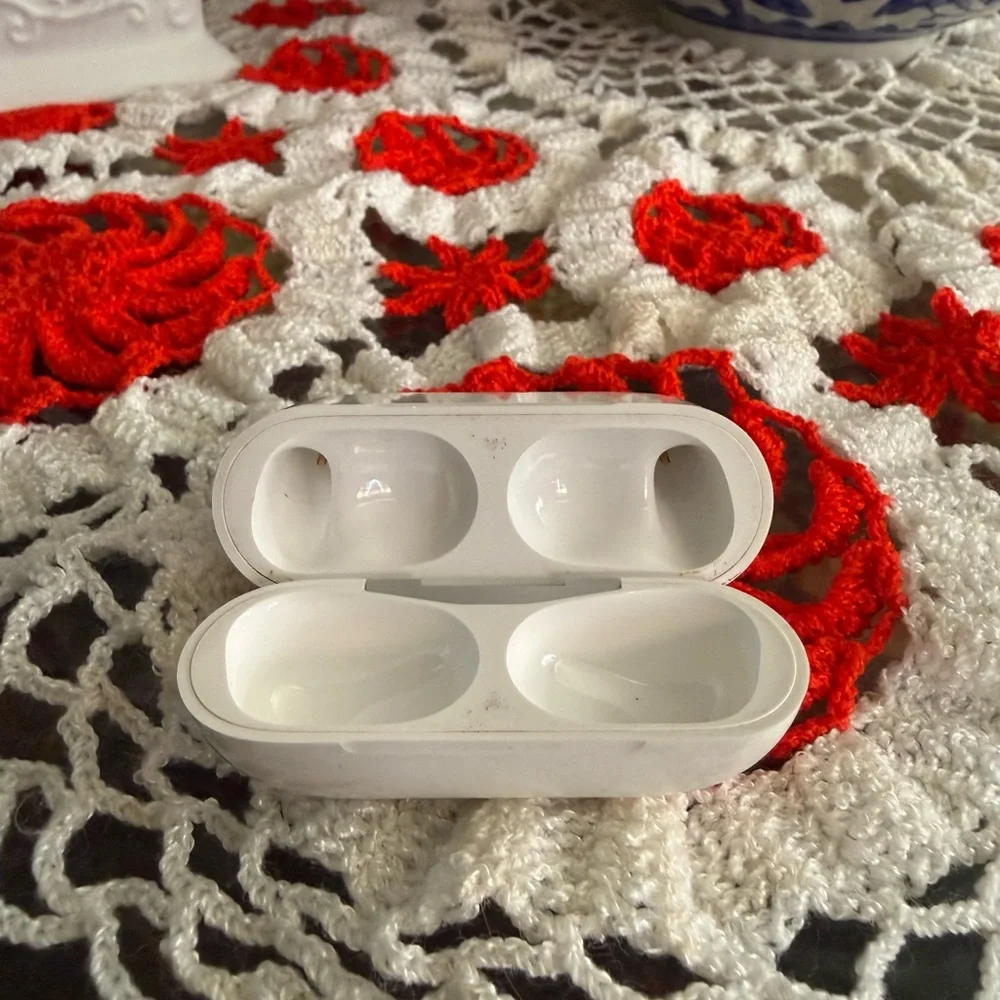 Apple Air Pods Pro 2 With Charging Case